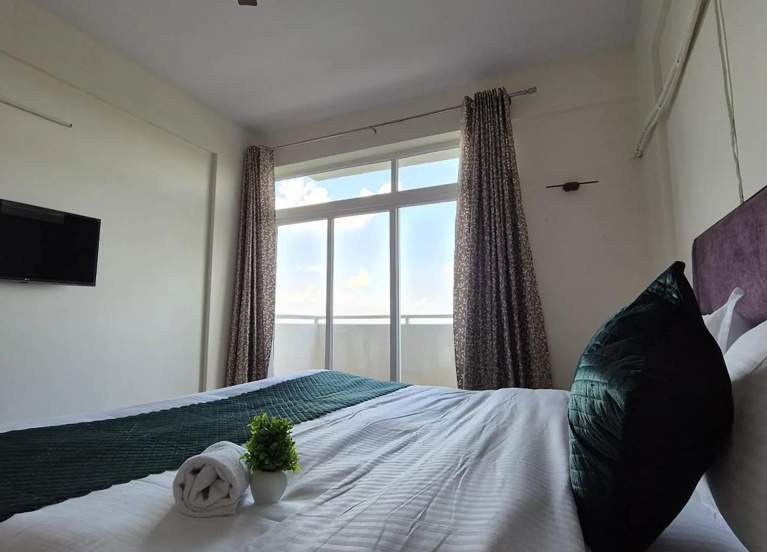 Taj Serenity-Cozy Apartment For 4 Agra India